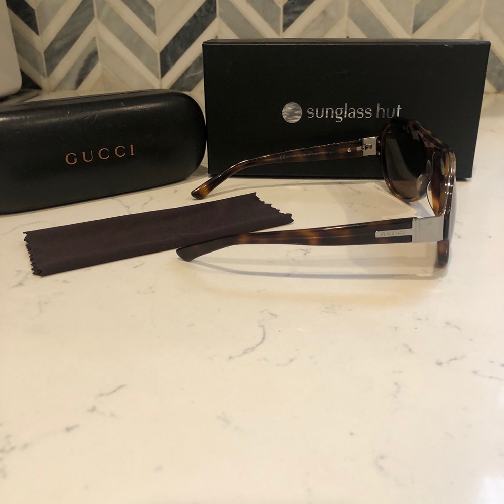 Authentic Gucci sunglasses - Picture 3 of 8